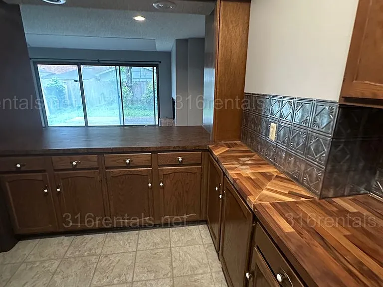 866 N Nims Ave — Photo 10