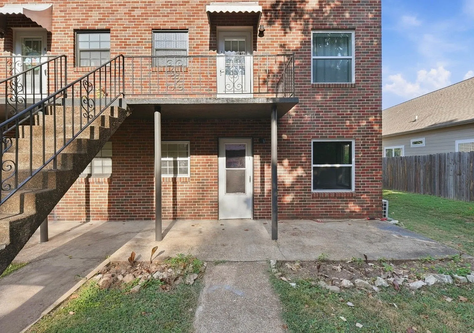Desirable Red Bank 1 Bedroom — Photo 2