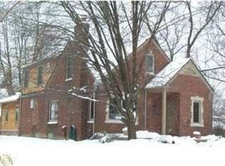 10557 Hart Ave, Huntington Woods, MI 48070