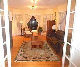 3rd image of 821 Auburn Ave