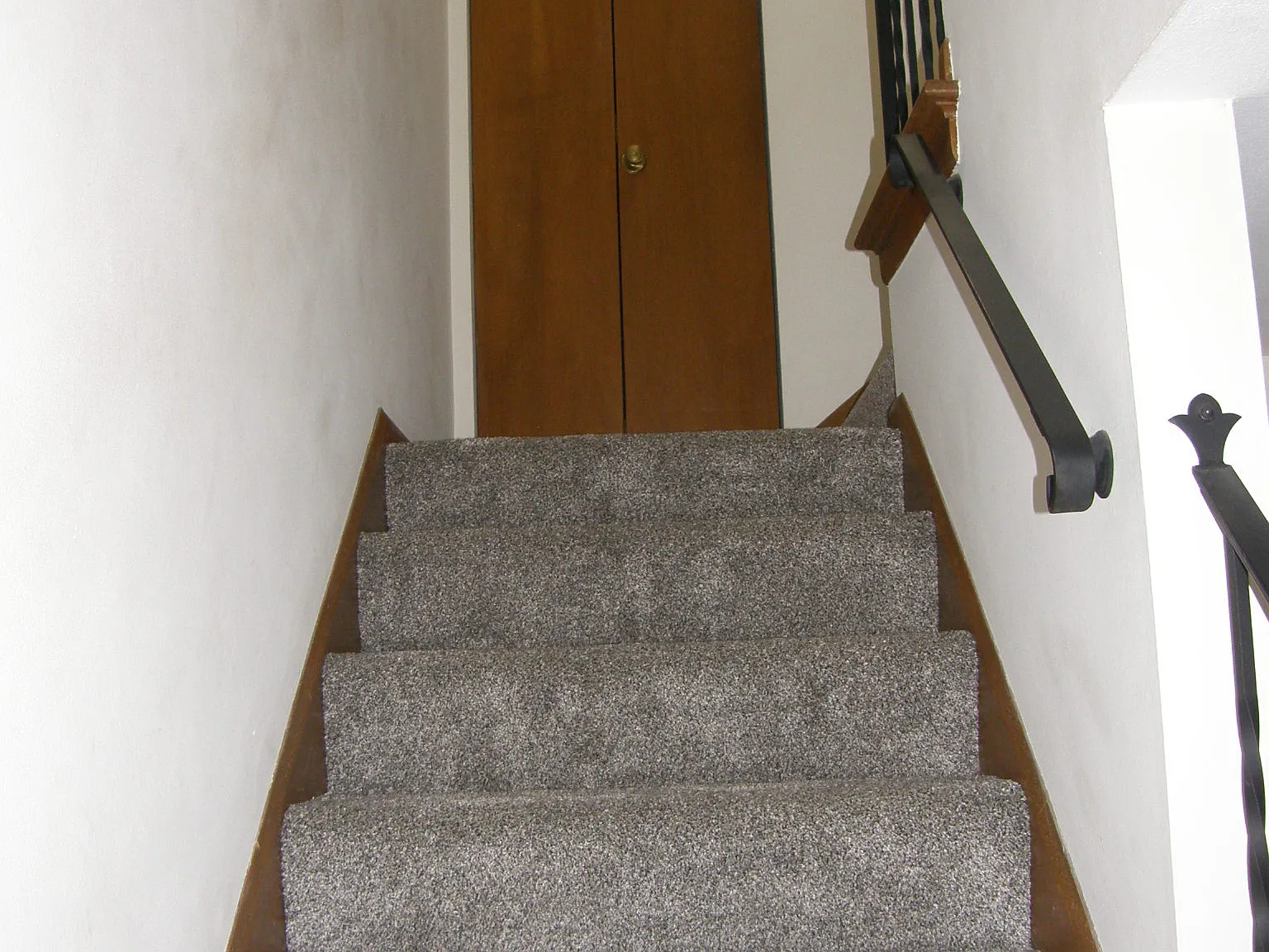 2 bed, 1.5 bath, 1100 sqft, $1,300 — Photo 3