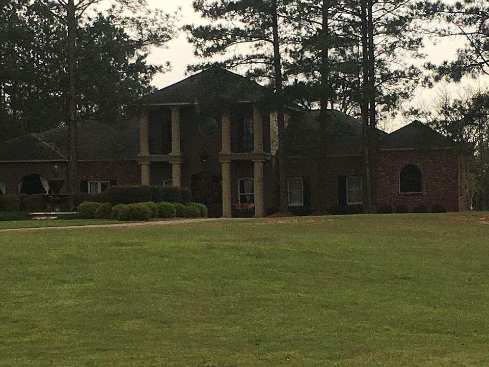 1st image of 14 Oakwood Ln