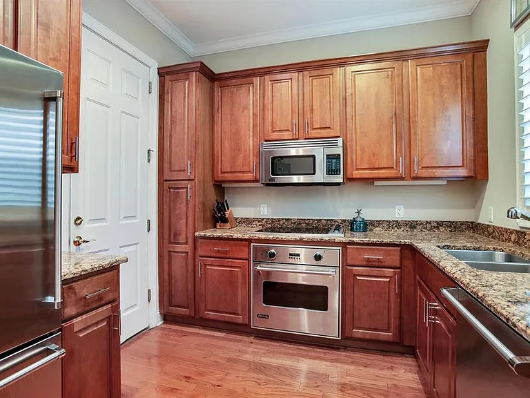 2303 Kensington Garden Ln — Photo 13