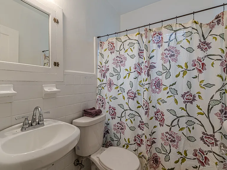 1688 Neely Ave — Photo 4