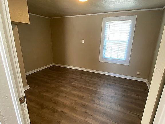 4th image of 824 Deane Dr