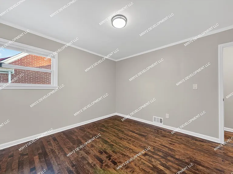 21422 Pembroke Ave — Photo 19
