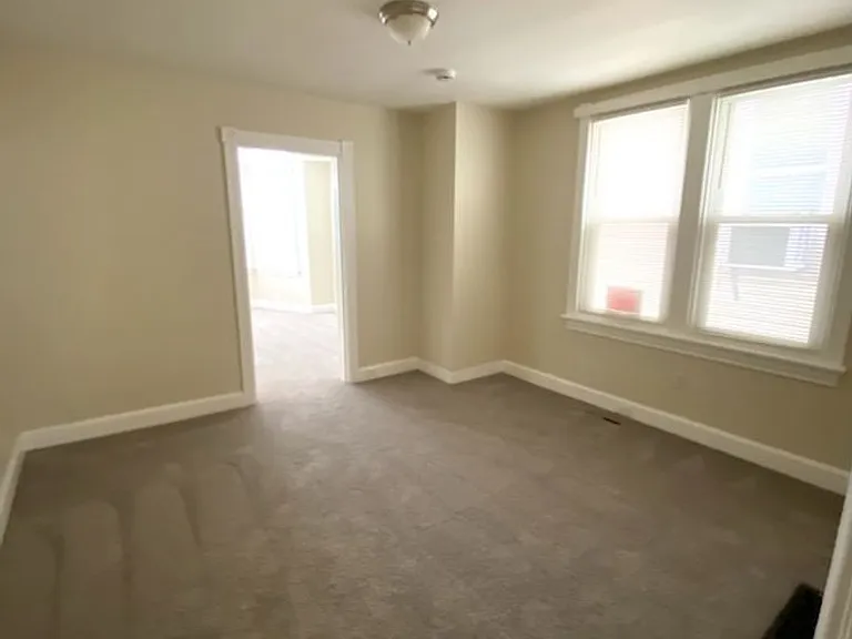 912 Salem Ave — Photo 3