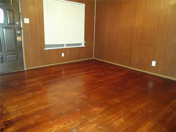 4th image of 4702 Larkspur Ln