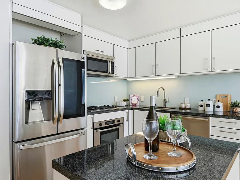 301 Main St #18G — Photo 7