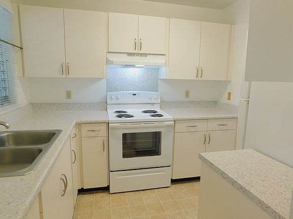 Recently renovated kitchen countertops, doors and drawers.