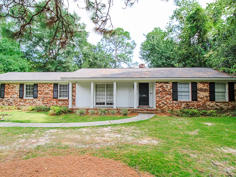 116 Greenbriar Trl — Photo 1