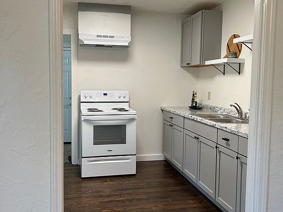 4th image of 4900 N Willow Ave