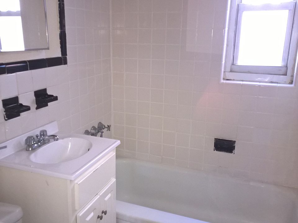 2nd image of 127 Ayers Ct #2nd