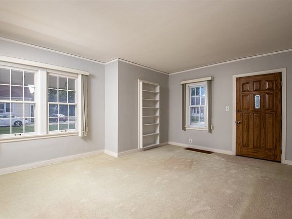 5th image of 726 Colonial Dr