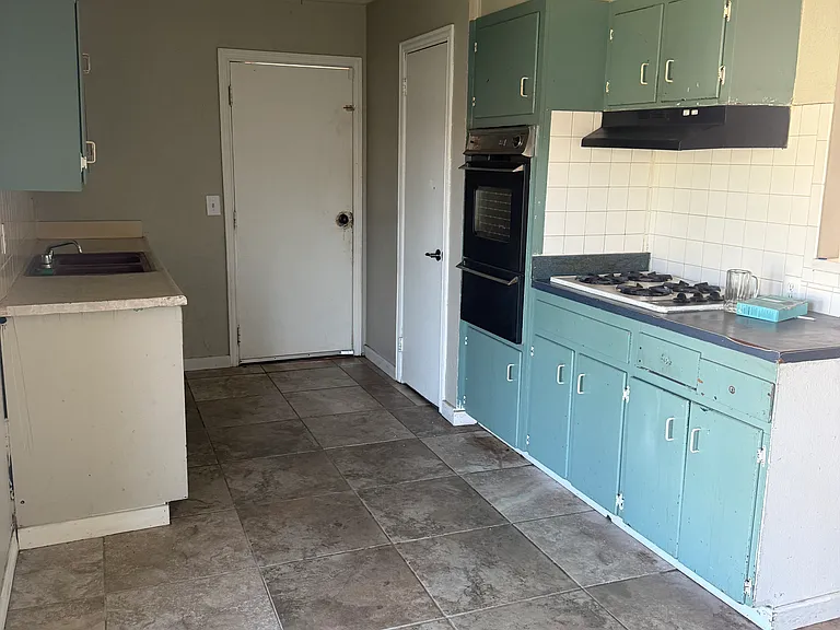 1000 Stuart Dr — Photo 6