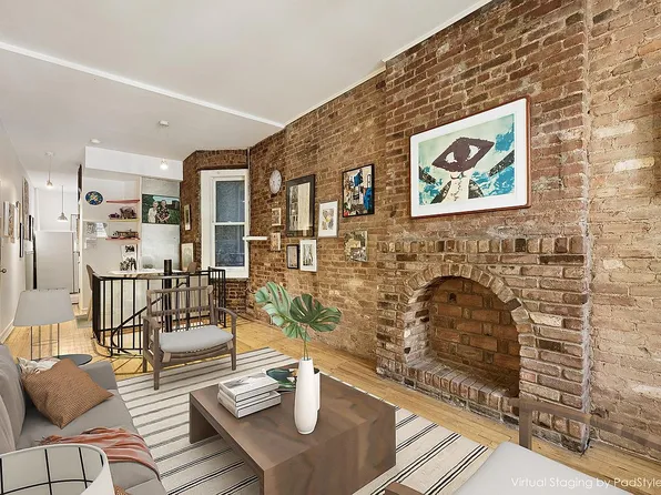 335 W 21st St, New York, NY 10011