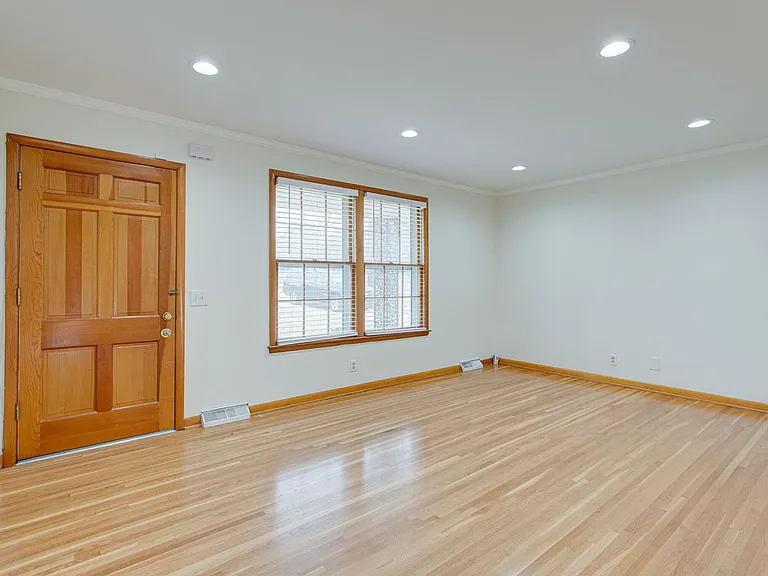 171 McCall St — Photo 5