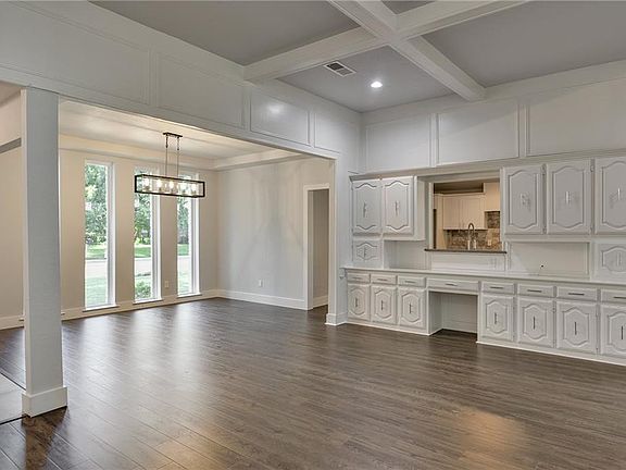5th image of 10242 Chimney Hill Ln