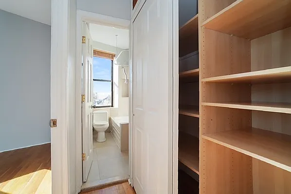 Sold by REMAX Elite | media 15