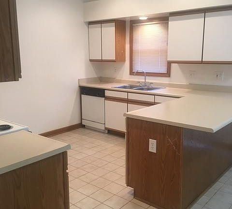 5th image of 815 Park St