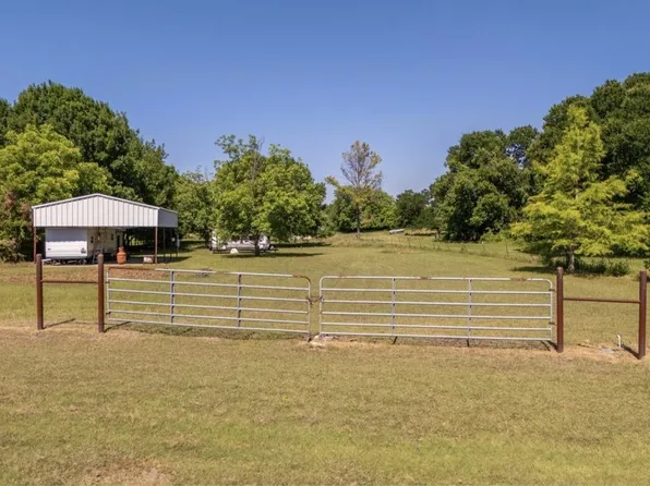 163 Fenn Rd, Blum, TX 76627