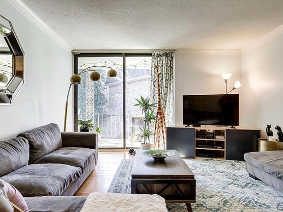 4th image of 3109 Patrick Henry Dr APT 637