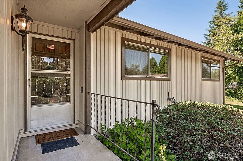 2nd image of 5604 18th Court NE