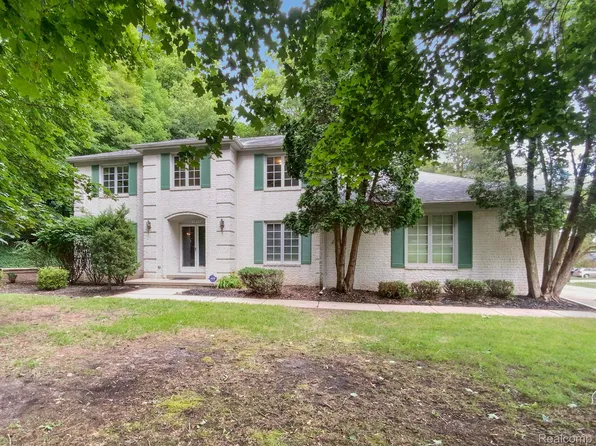 25710 Chesapeake Ct, Farmington Hills, MI 48335