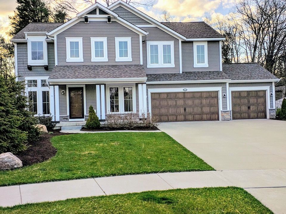 1st image of 2707 Copper Hill Dr NE