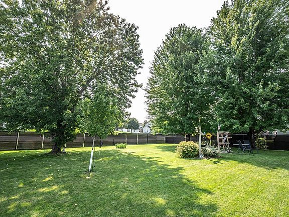 3rd image of 15288 Chokecherry Ave