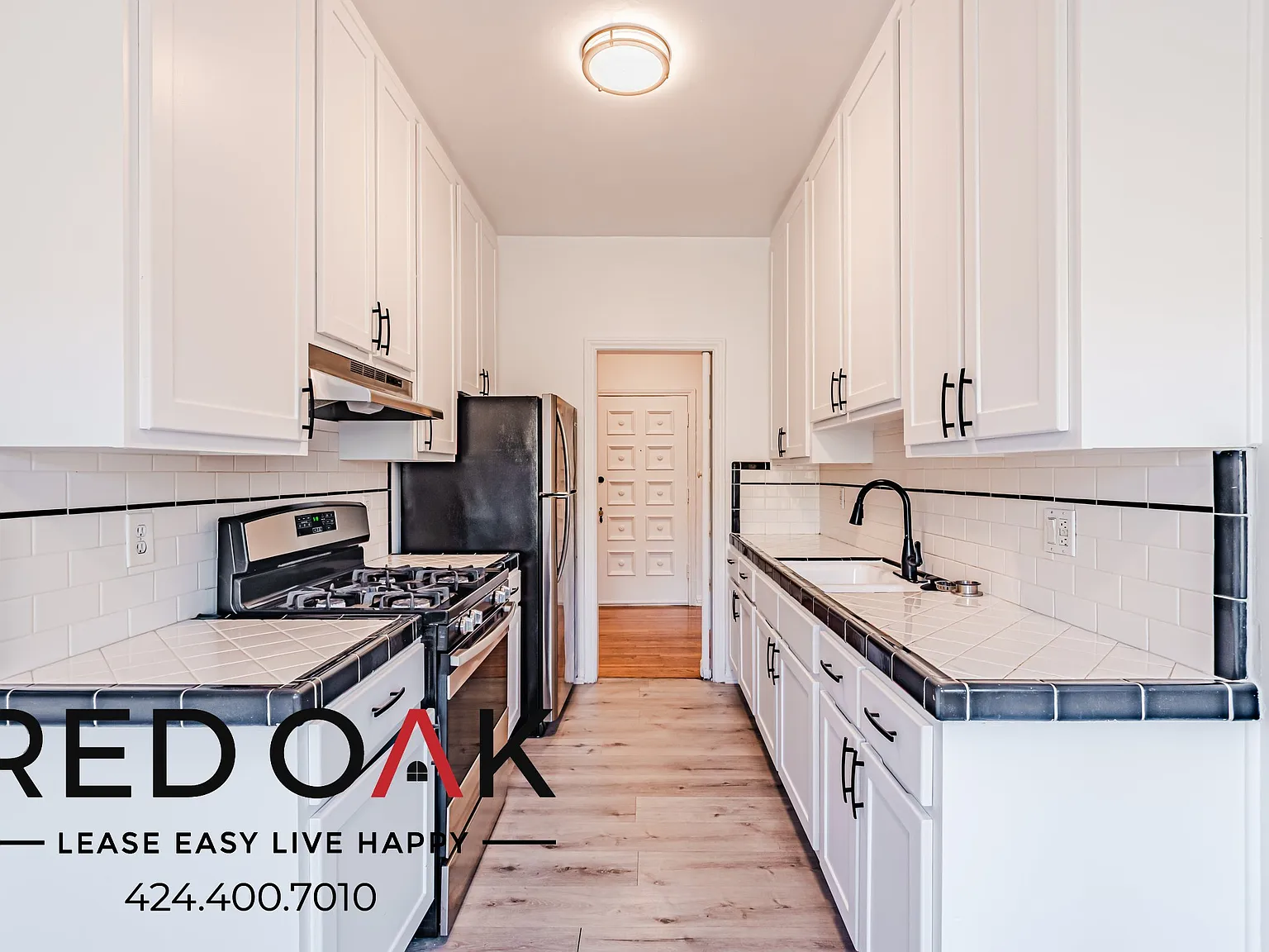 Welcoming 1-Bed with Open Floor Plan and On-Site Laundry in the Heart of Hancock Park! — Photo 3