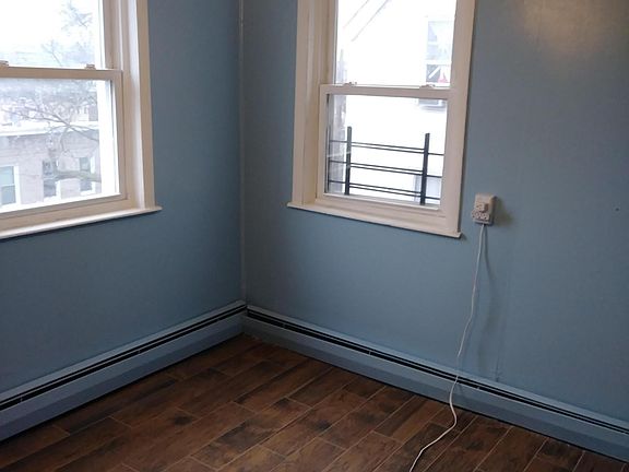 3rd image of 485 Saint Pauls Ave Floor 1