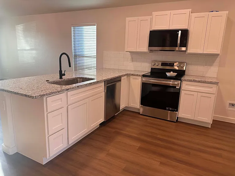 13825 Gary Ave — Photo 2