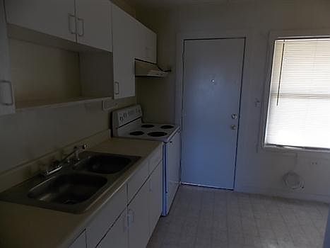 3rd image of 646 Avenue B APT A