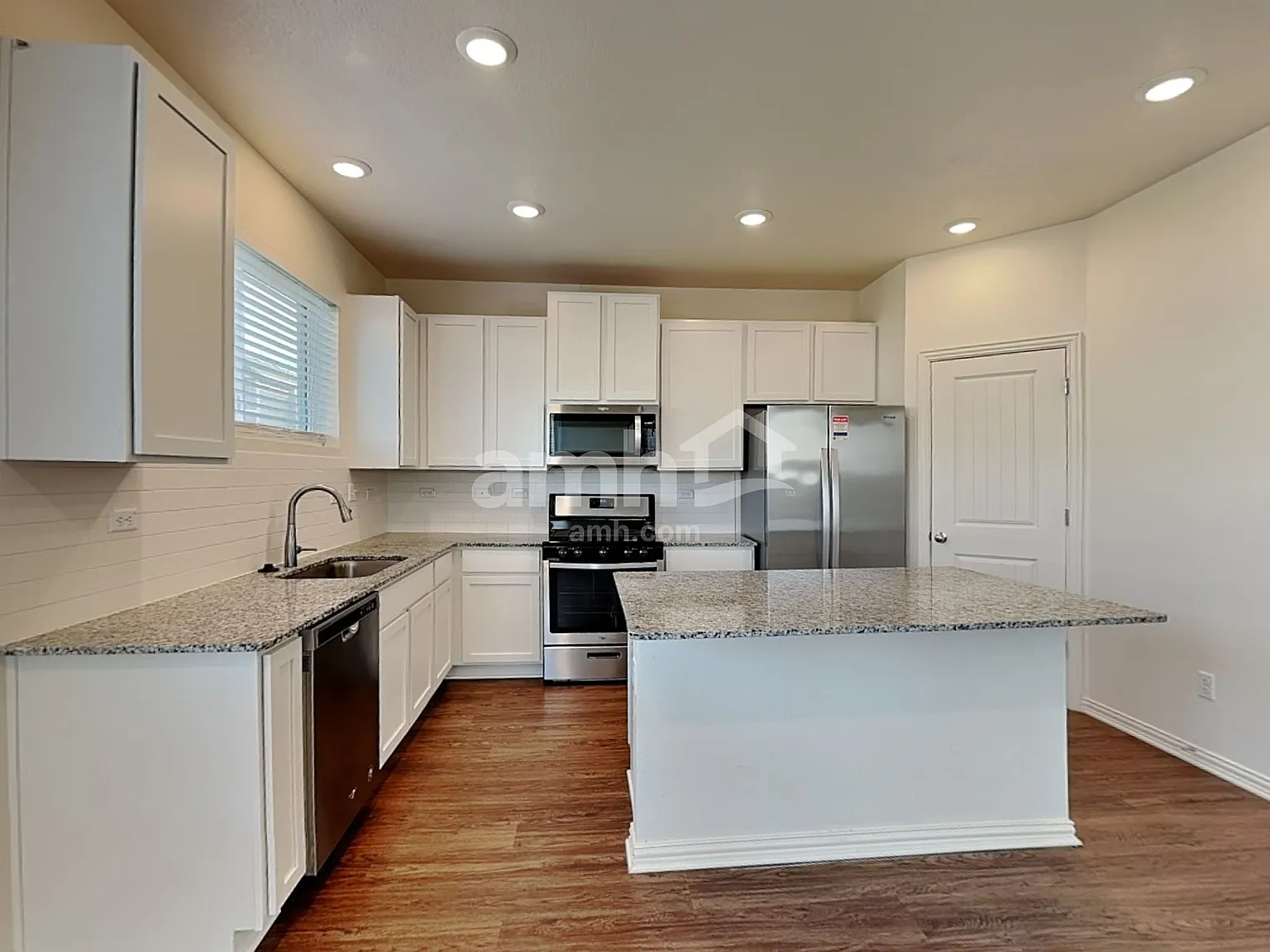 4 bed, 2.5 bath, 1882 sqft, $1,970 — Photo 2