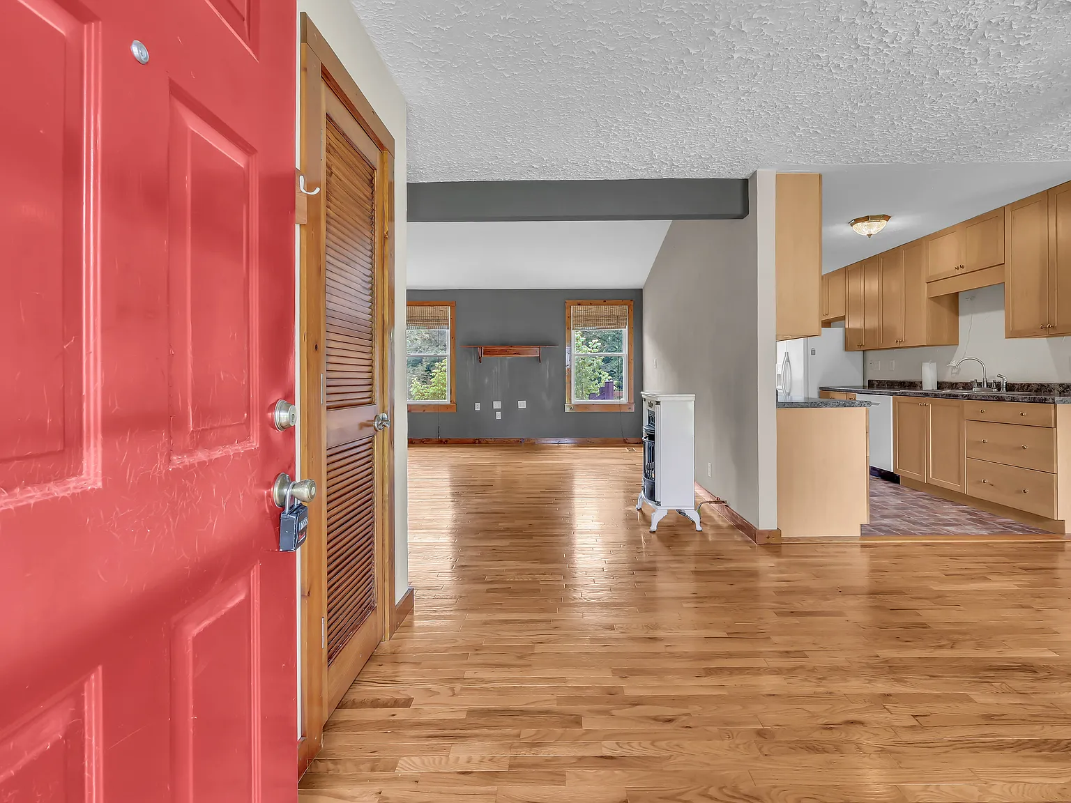 3 bed, 1644 sqft, $2,000 — Photo 2