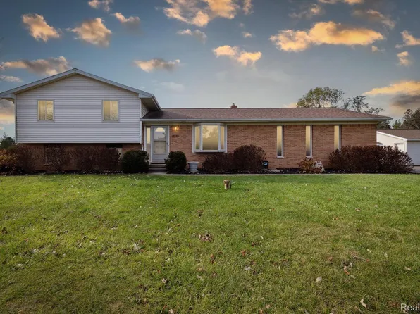 3339 Fleming Rd, Fowlerville, MI 48836
