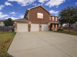 8644 Shallow Creek Dr, Fort Worth, TX 76179