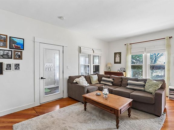 5th image of 410 Ella St