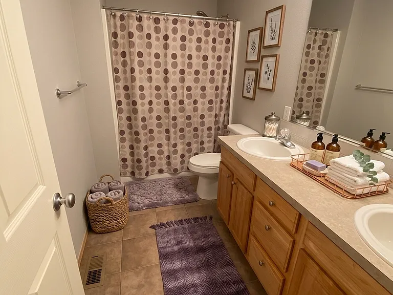 Dual sink secondary bathroom