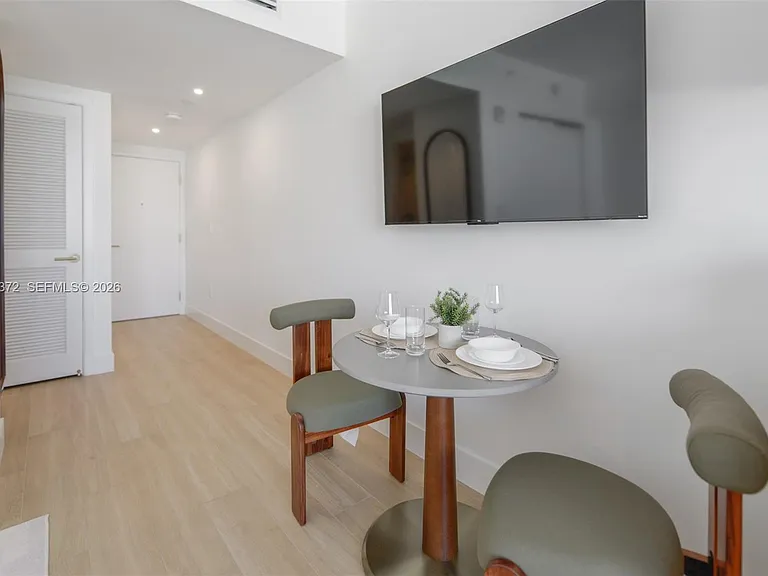 90 NE 32nd St #618 — Photo 8