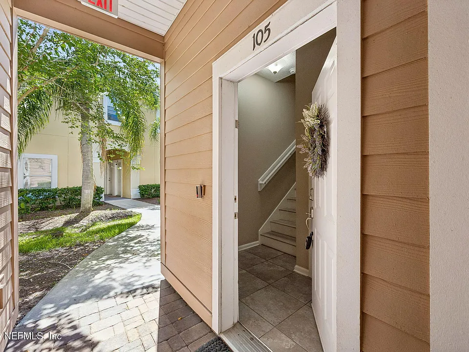201 Larkin Pl #105