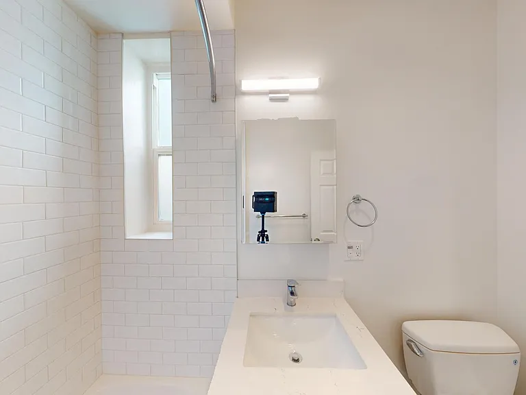100 Broderick Street — Photo 15