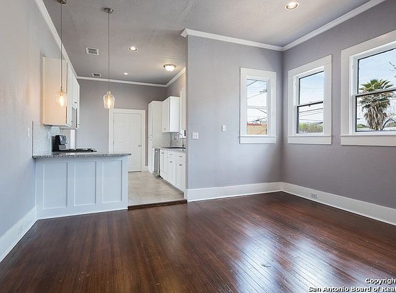 5th image of 836 W Woodlawn Ave #1