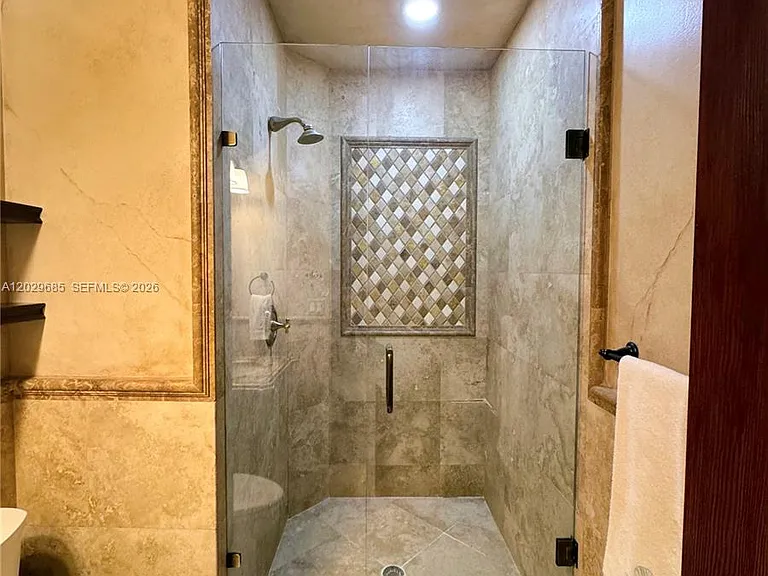10445 Canterbury Ct — Photo 63