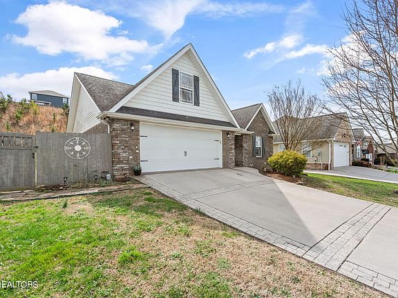 2nd image of 5556 Meadow Wells Dr