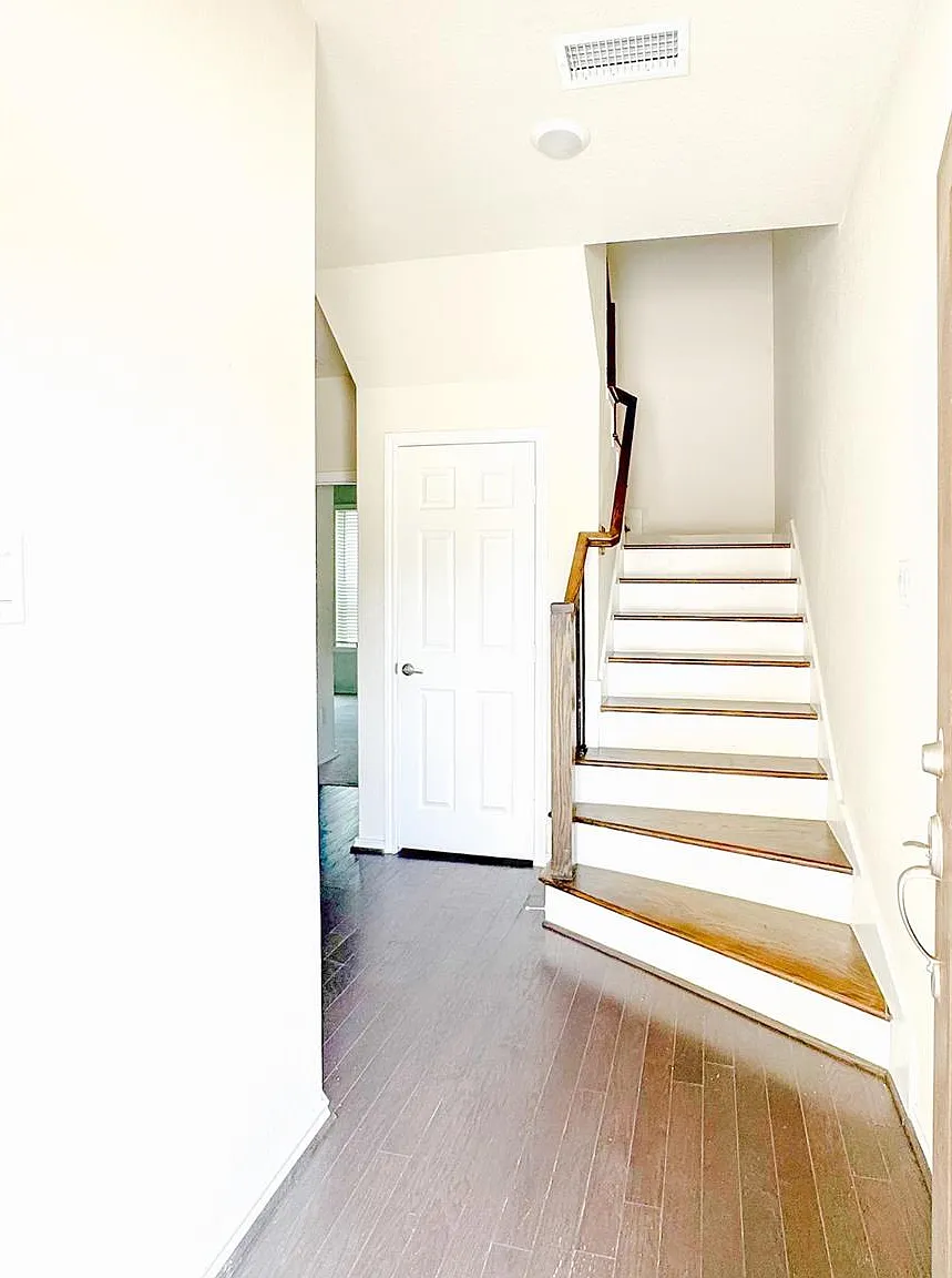 4 bed, 3.5 bath, 2435 sqft, $2,995 — Photo 3