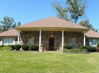 172 Lake Point Dr, Saltillo, MS 38866
