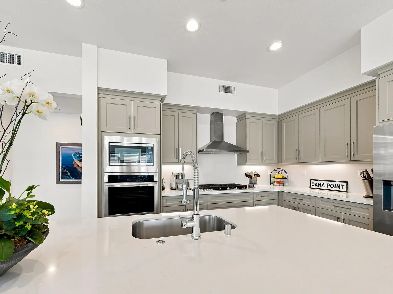 2 bed, 1469 sqft, $5,400 — Photo 3