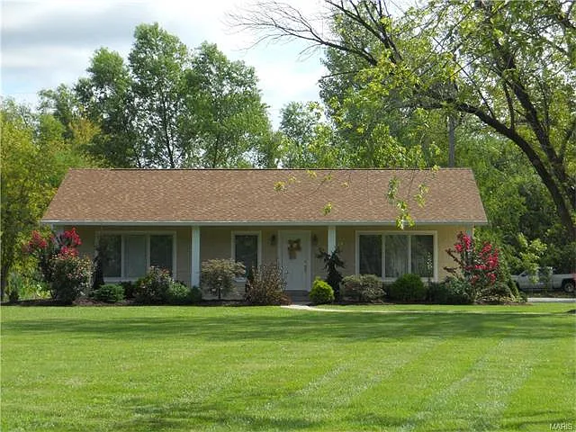 3416 Lake Dr photo 1